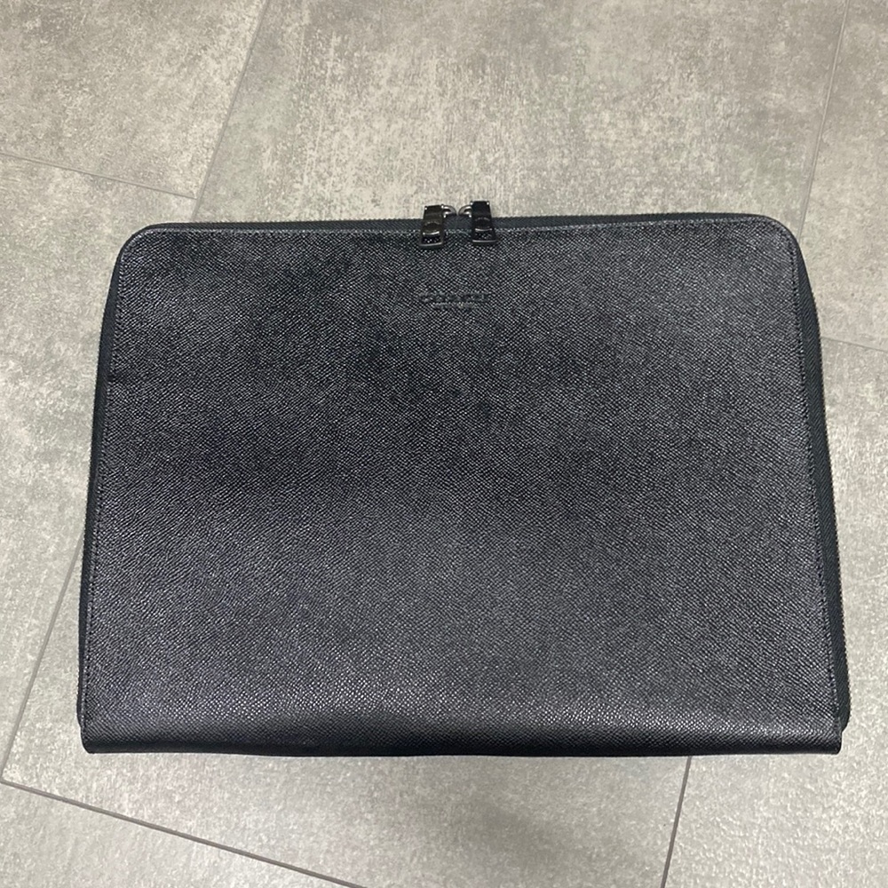 Authentic Like New Coach Leather Portfolio
